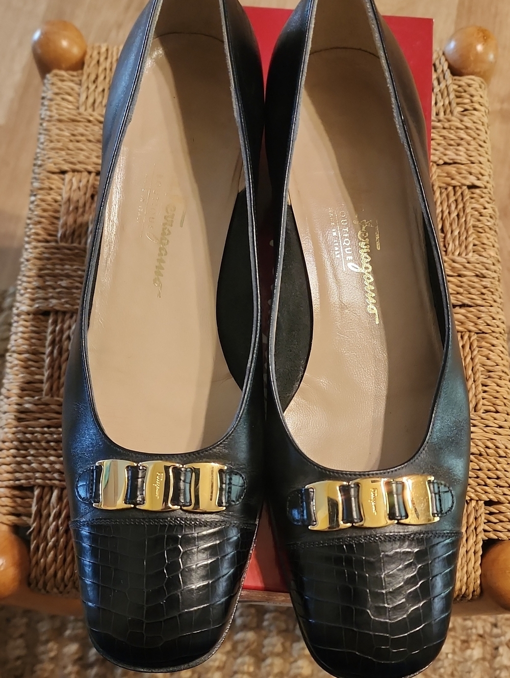 Salvatore Ferragamo Desia Black Leather Croc-Embossed Vara Bow  Square-toe Pumps